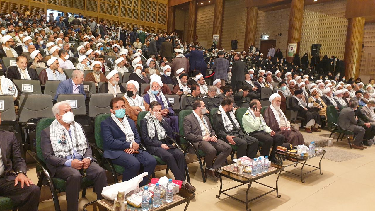 زندگی شهدای روحانی در قالب فیلم و سریال به مردم معرفی شود
