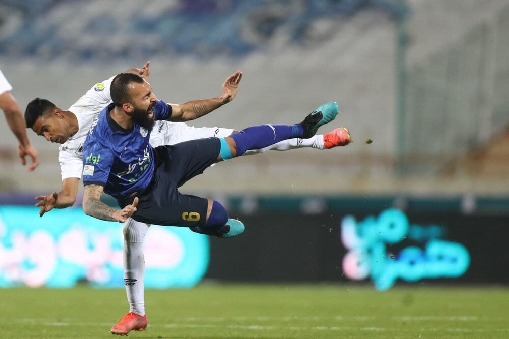 مدافع مورد علاقه کی‌روش روی هوا/عکس