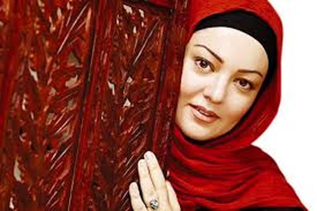 رزیتا غفاری با چادر درکنار «کلاه سبزها»/ عکس
