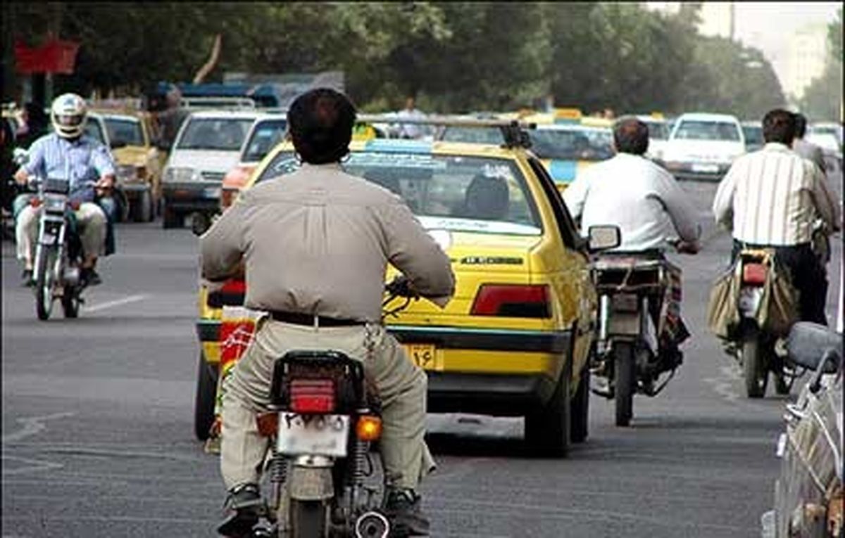 برخورد و واژگونی در کمین موتورسیکلت سواران