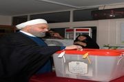 حسن روحانی رأی خود را به صندوق انداخت