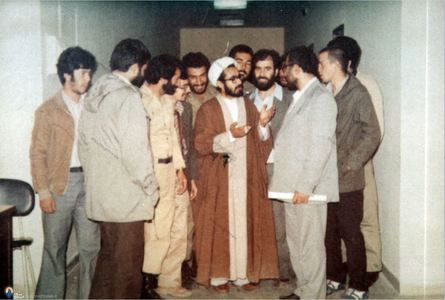 شهید سید اسدالله لاجوردی درکنار شهید محمد منتظری در زندان اوین
