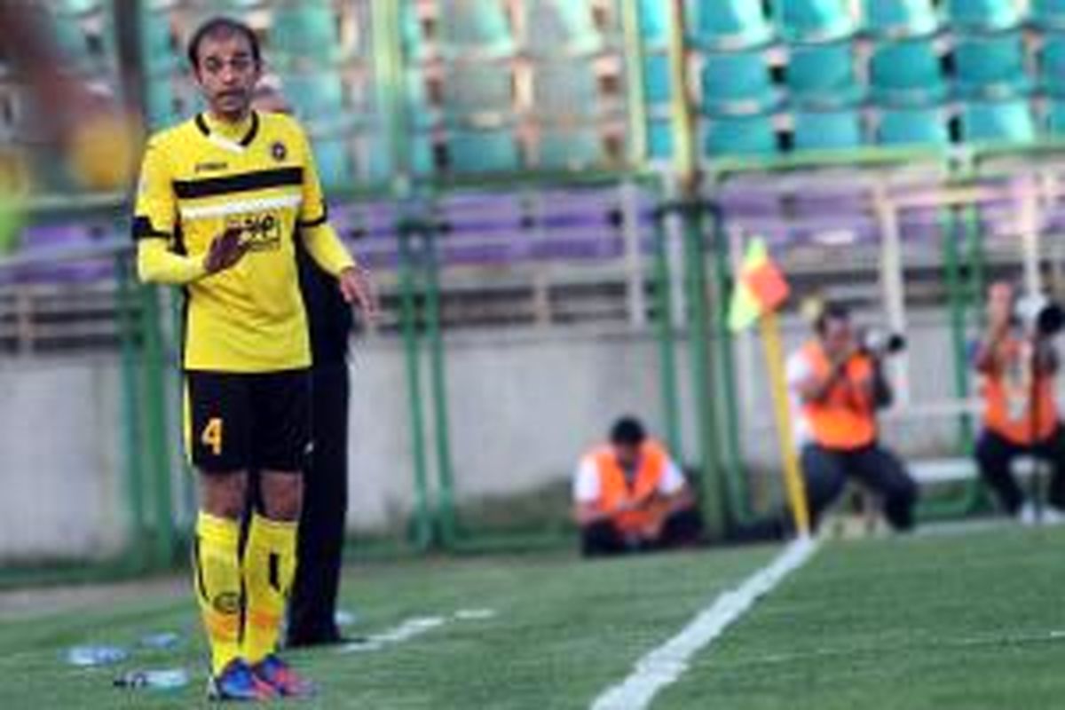 بازیکن جنجالی سپاهان تشویق شد