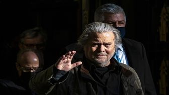 استراتژیست ارشد ترامپ دادگاهی می شود