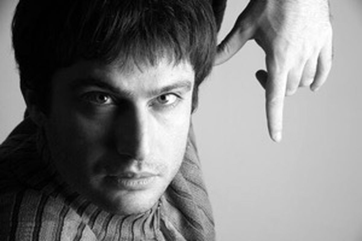 آقای بازیگر در کنار دنیایی از عروسک ها+عکس