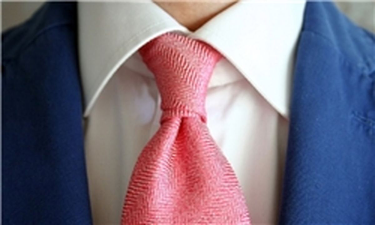 حکم خریدن و پوشیدن کروات براى داماد چیست؟