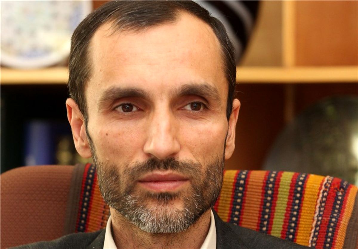 معاون جنجالی احمدی نژاد از نماینده مجلس شکایت کرد!