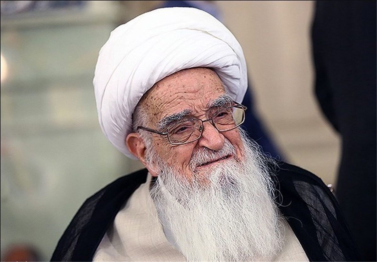 طلاب و روحانیون‌ در برابر دشمنان با قدرت ایستادگی کنند‌ 