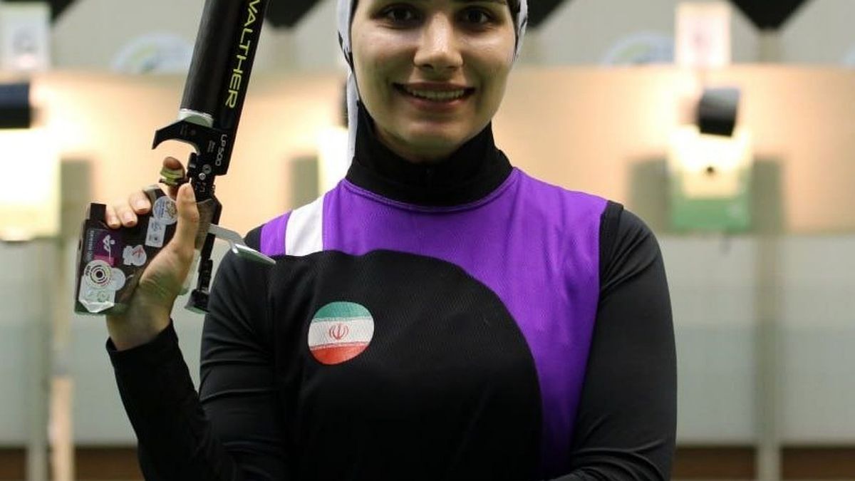 رستمیان راهی قطر شد
