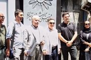 تجمع اعتراضی عوامل فیلم «دشمن زن» مقابل سازمان فرهنگی هنری شهرداری