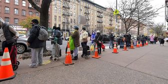 صف‌های طولانی بانک‌های غذا در آمریکا به دنبال تورم