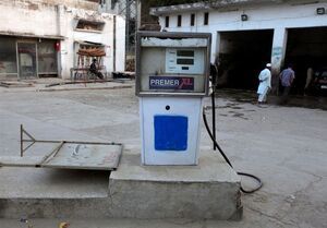 
پاکستان بنزین را گران کرد
