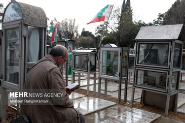 لحظات تحویل سال در گلزار شهدای تهران