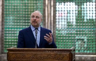 باید حق جمهوریت، اسلامیت، استقلال و آزادی را به جا بیاوریم