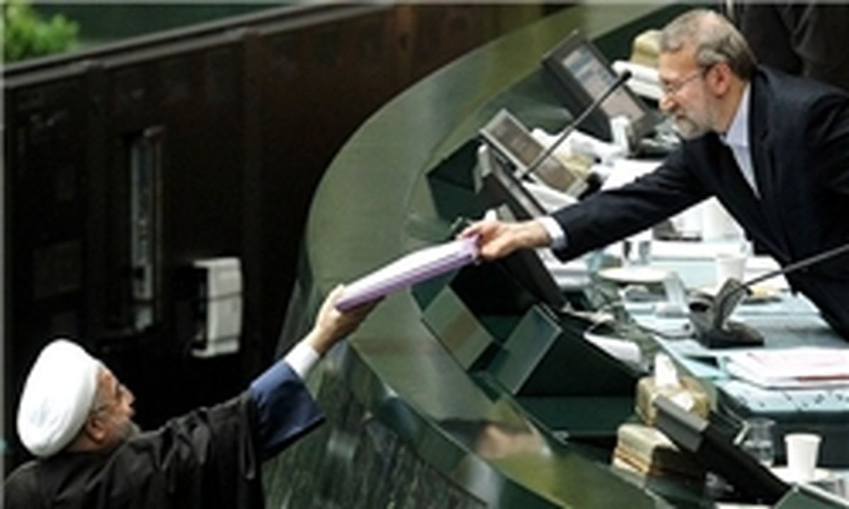 روحانی بدون توجه به توصیه های لاریجانی  بودجه را ارائه کرد