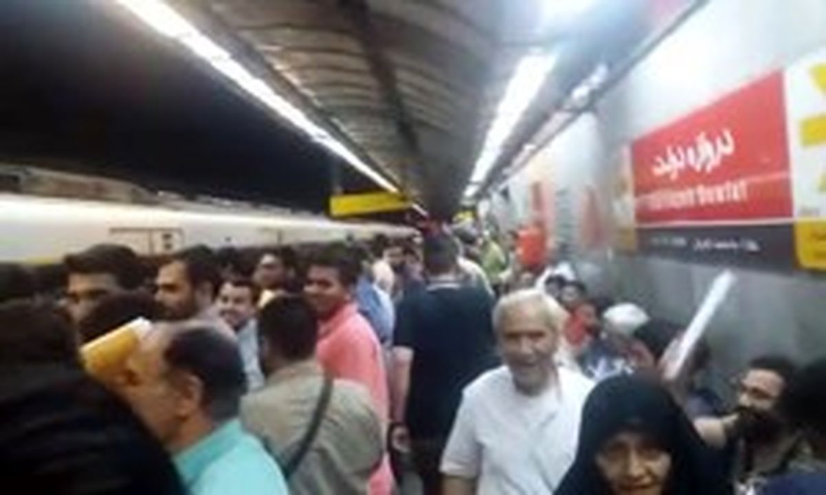 مصدومان برخورد دو قطار در متروی طرشت به 48 نفر رسید