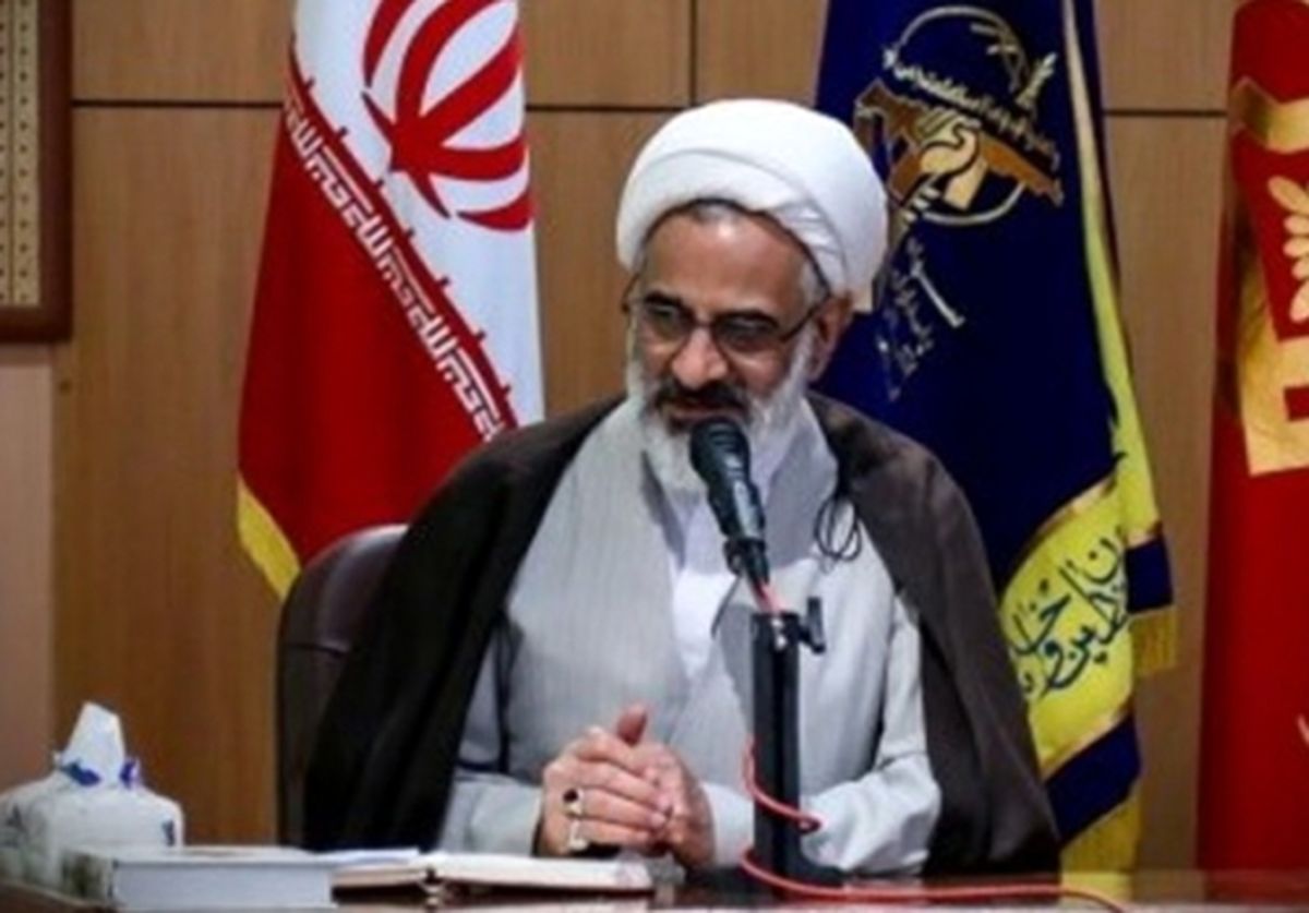 قداست‌زدایی از ارکان انقلاب و نظام اسلامی از اهداف دشمنان است