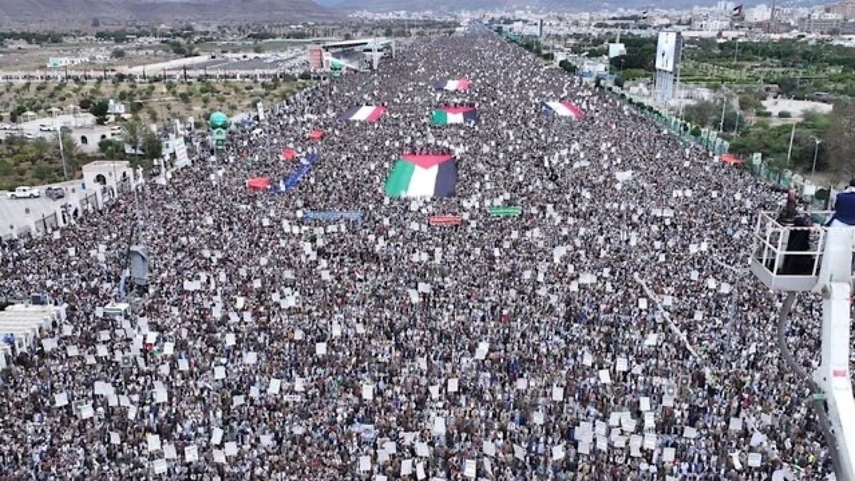 
راهپیمایی گسترده یمنی‌ها در حمایت از غزه و لبنان
