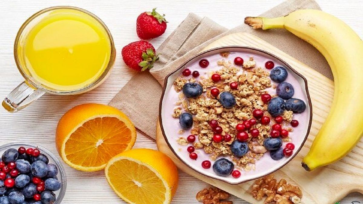 اثر مصرف آب سبزی برای رفع نفخ معده در افراد سالخورده
