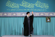 رهبرانقلاب: ملت ایران همانطور که کمر فتنه را شکست کمر فتنه گر را هم باید بشکنیم. 