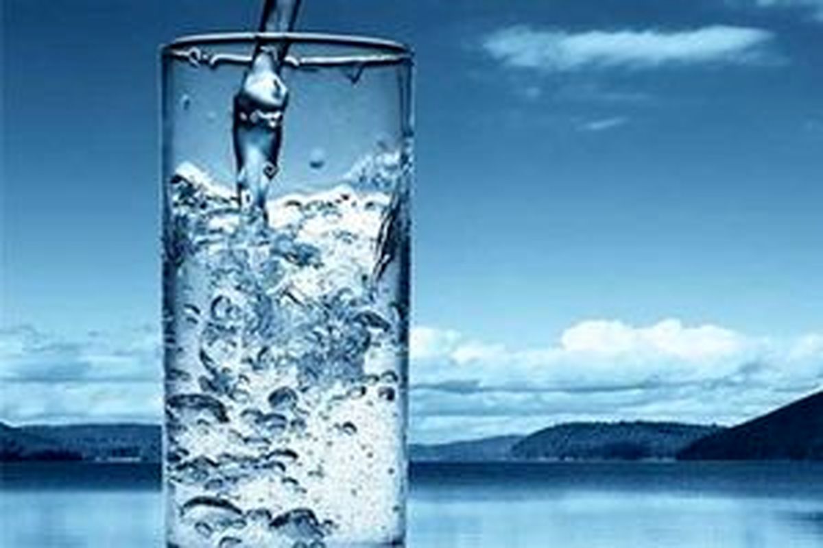 نخوردن آب کافی 10 بلا را سر شما می آورد