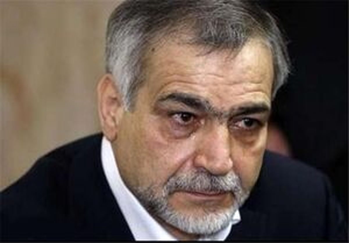 تیپ و ظاهر عجیب حسین فریدون برادر حسن  روحانی در داروخانه