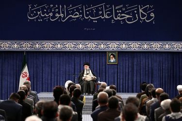 دیدار صدها نفر از مردم اصفهان با رهبر انقلاب اسلامی/گزارش تصویری