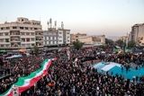  شعار مردم تهران در میدان انقلاب اسلامی در حمایت از پیام رهبری