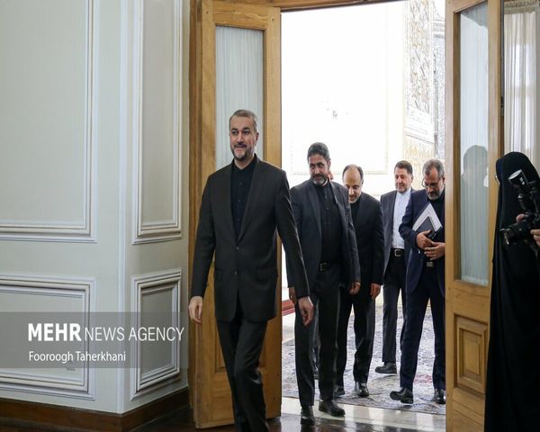 وضعیت حجاب نماینده سازمان ملل در دیدار با وزیر خارجه ایران
