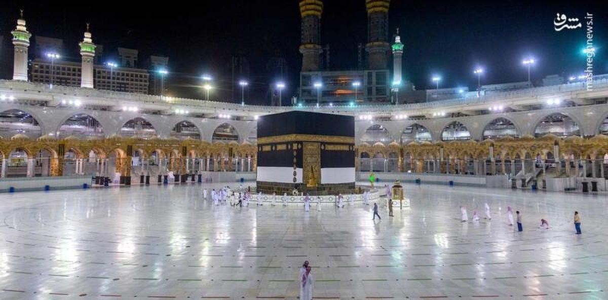  جنجال حضور دو زن با لباس نامناسب در مسجد النبی