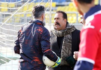 قلیچ: مثل آب خوردن می‌توانستیم استقلال را ببریم