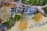 سیل در انگلیس همزمان با جشن‌های کریسمس+ عکس