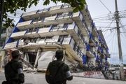  انتقال مصدومان زلزله کرمانشاه به تهران/ عکس
