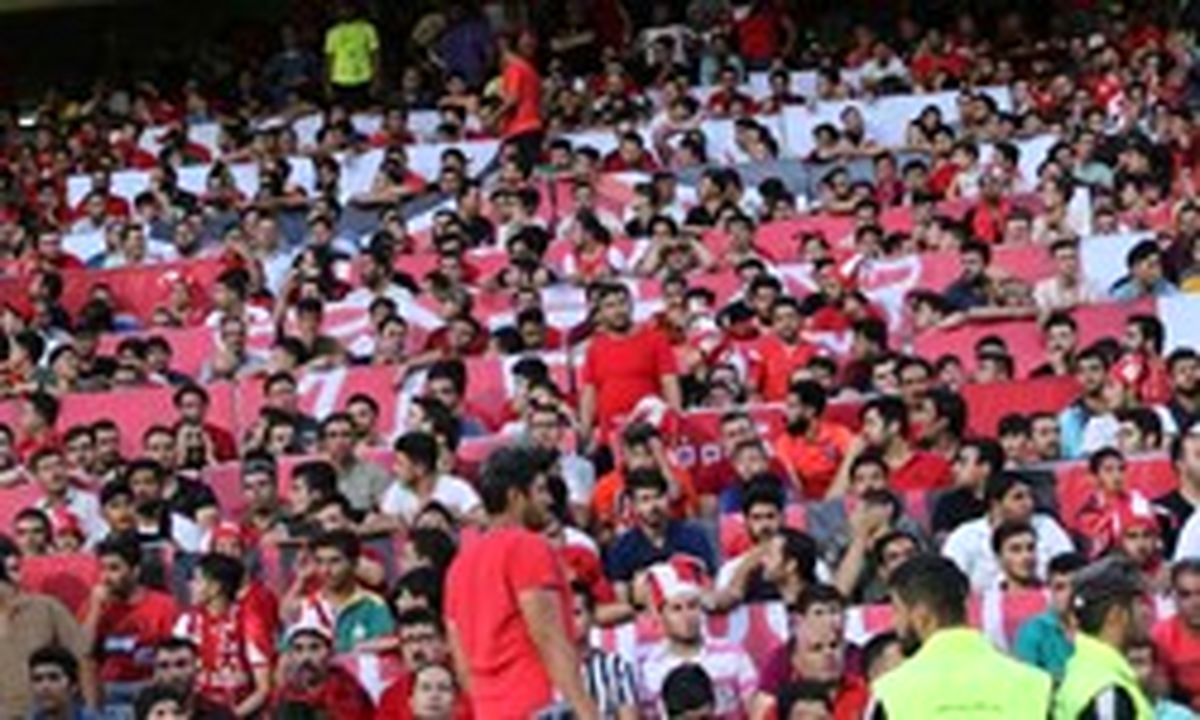 حاشیه های  تجمع هواداران پرسپولیس مقابل باشگاه/ هوادار پرسپولیس بیمارستانی شد