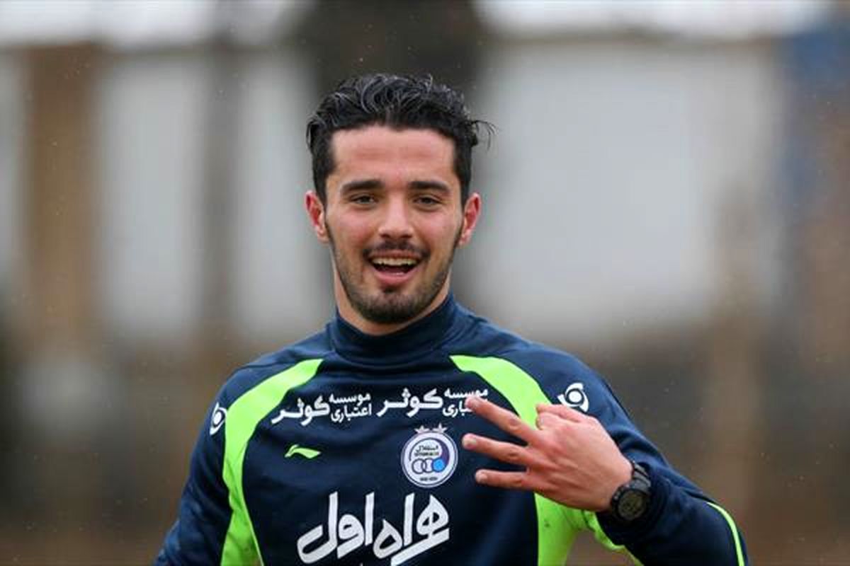 کری خوانی هافبک استقلال برای پرسپولیسی ها