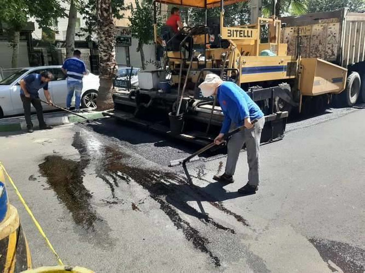 بهسازی معابر منطقه ۱۰ با ۱۰ هزار مترطول نهرسازی/ روکش مکانیزه و دستی آسفالت بیش از ۱۱۴ هزار مترمربع