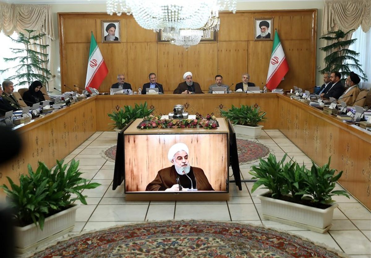 مدیران کشور و رسانه‌ها، با تشریح پیشرفت‌های 40 ساله تلاش ملت و اقتدار را به نمایش بگذارند