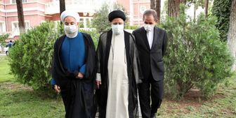 تحویل دفتر کار ریاست جمهوری توسط روحانی به رئیسی+فیلم