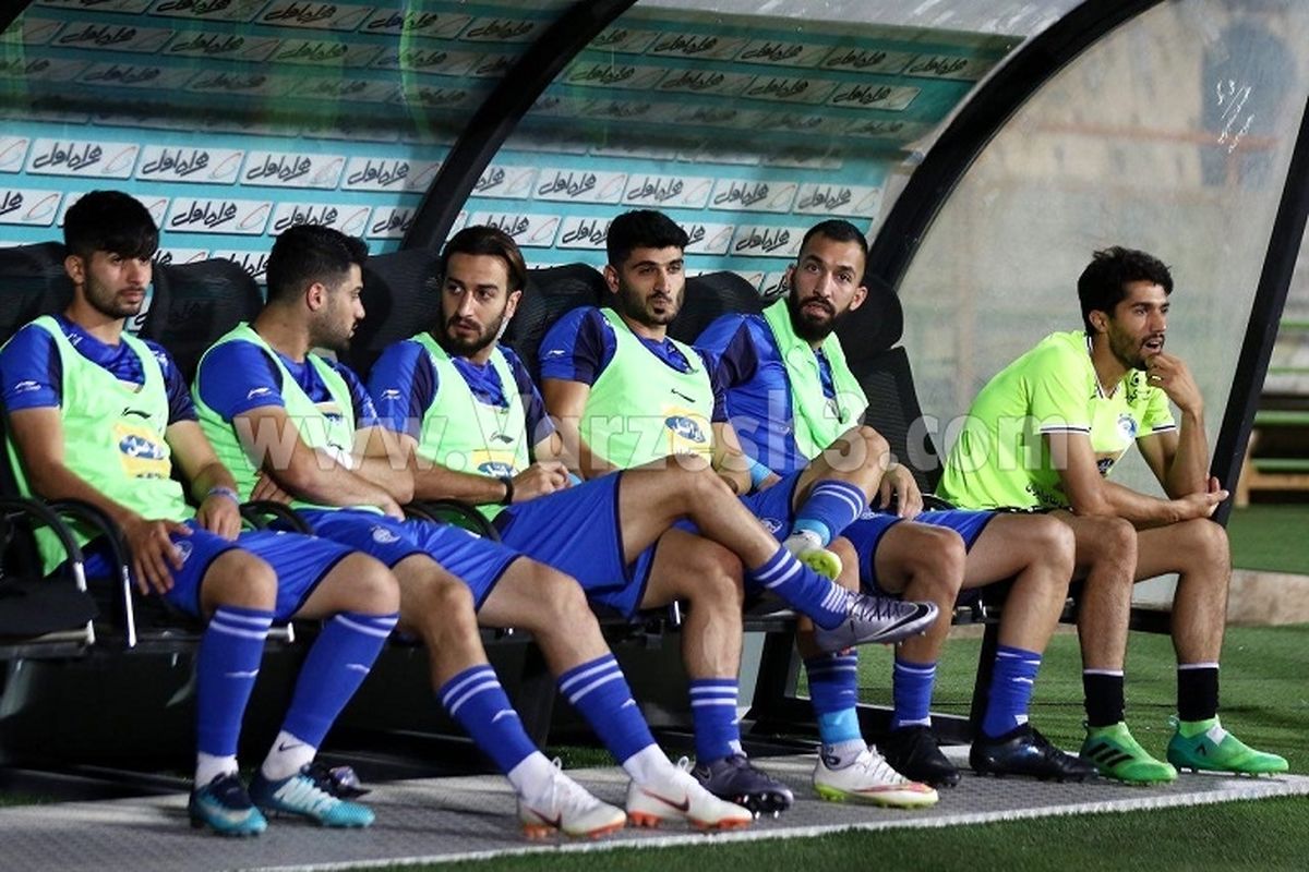 نیمکت پرستاره استقلال یا یک پدیده جوان+ عکس