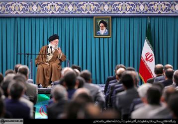 دیدار جمعی از تولیدکنندگان و فعالان اقتصادی با رهبر انقلاب/گزارش تصویری