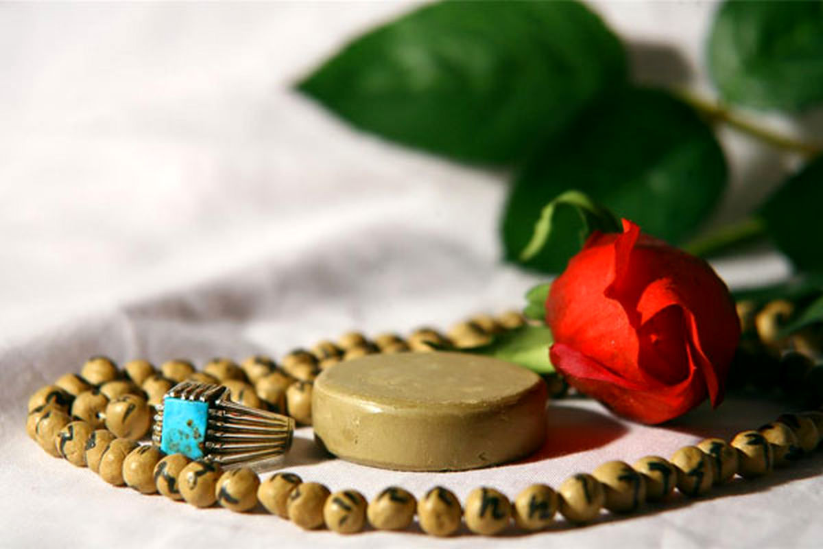 نماز آخرین روز سال قمری چگونه خوانده می‌شود؟