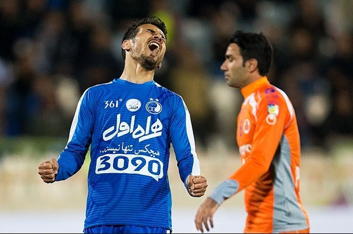 منصوریان: نمی گذارم این مهاجم پرسپولیسی شود