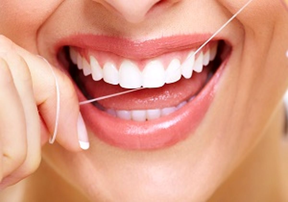 قبل مسواک زدن از نخ دندان استفاده کنیم یا بعد آن؟