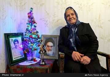 دیدار رهبر انقلاب اسلامی با خانواده‌ شهید آشوری