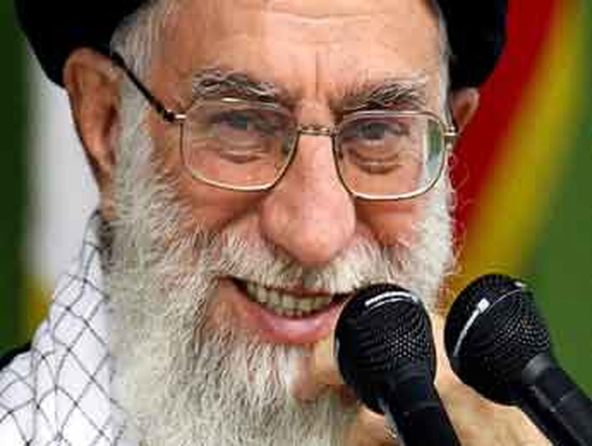شوخی رهبرانقلاب بایک شاعر: برادر زن‌هاتون را عوض کردین؟