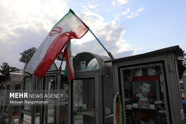 لحظات تحویل سال در گلزار شهدای تهران