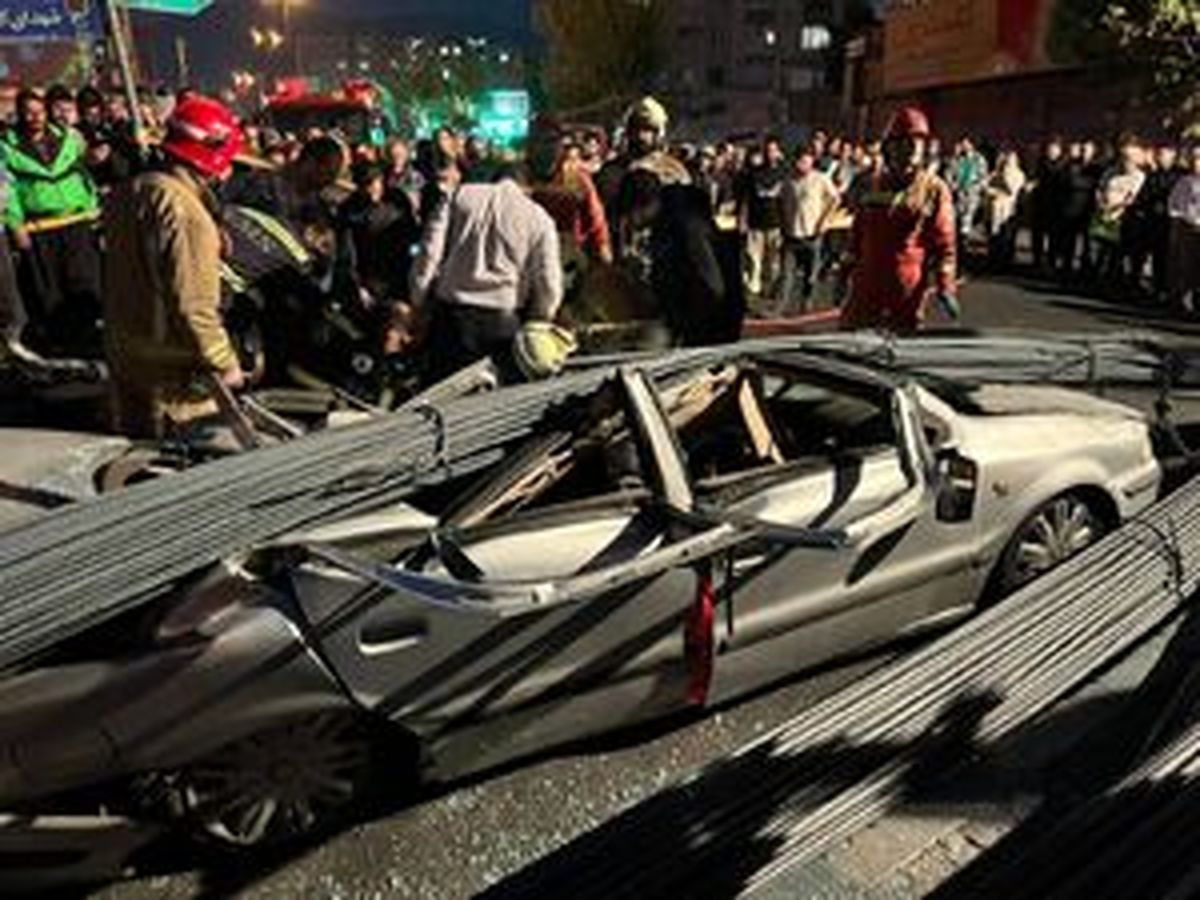 
واژگونی کامیون حامل میلگرد در کوهسار +عکس
