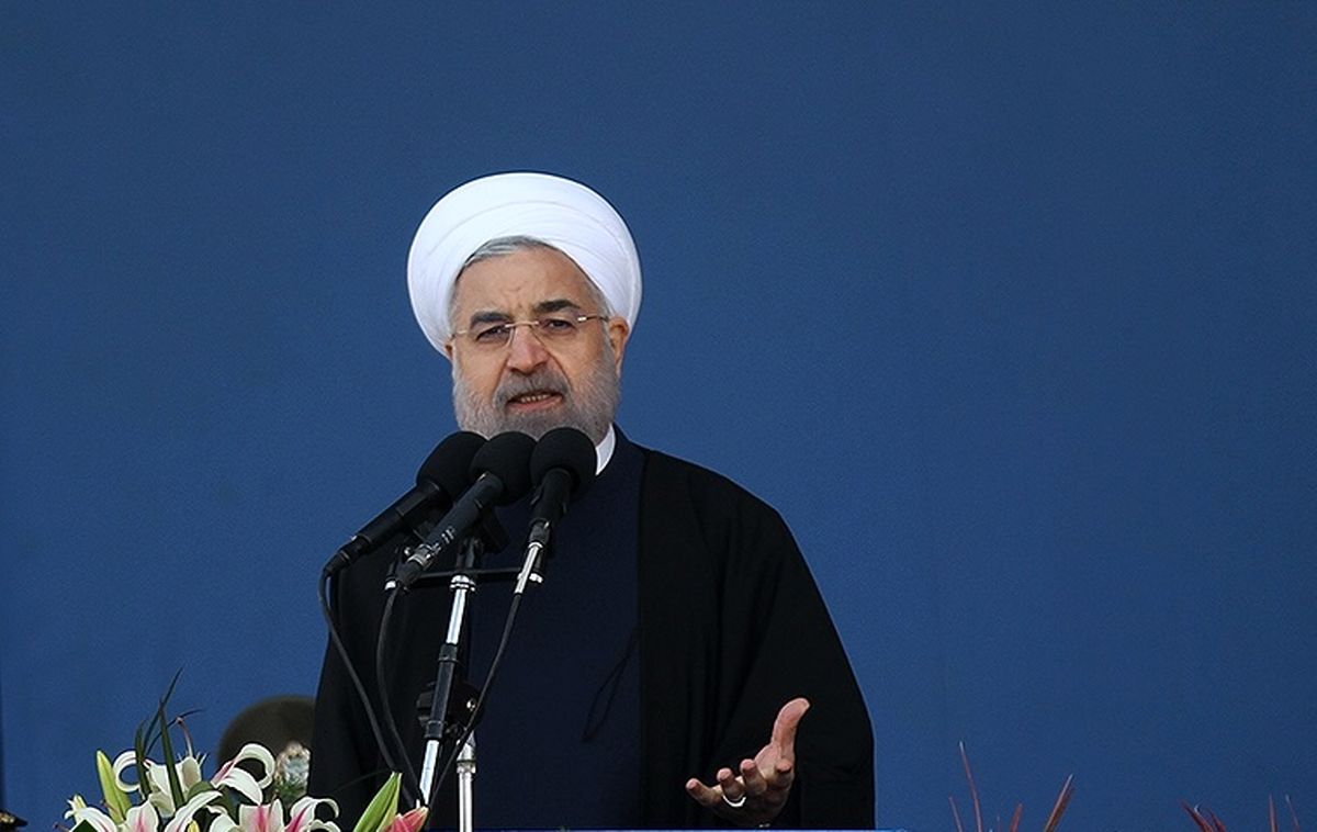 روحانی:آنکه می‌گوید ما قدرت سخت نیاز نداریم ساده‌لوح است