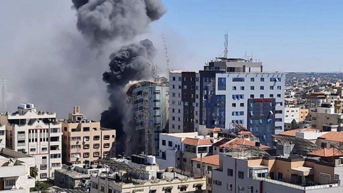  بی‌تابی پدر و مادر فلسطینی برای فرزند شهیدشان +فیلم