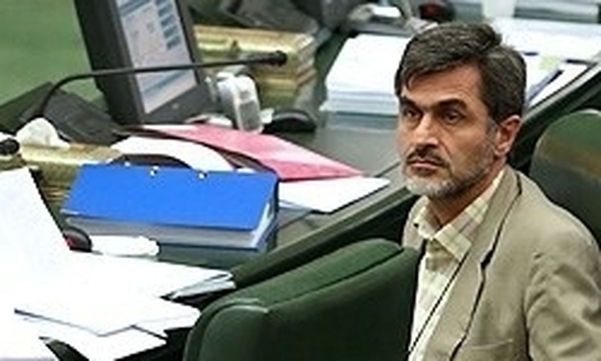 کوچک زاده درآمد ۱۲سال نمایندگی خود را چه می کند؟